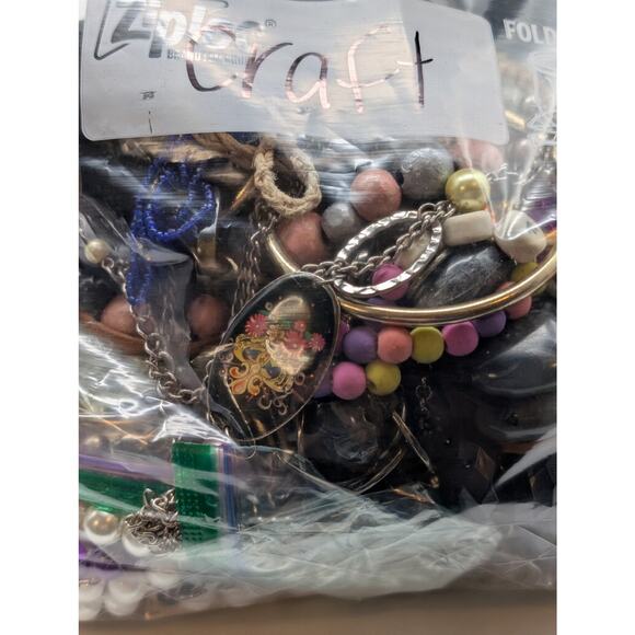 Jewelry Lot Vienna Repurpose Bag Over 4 Pounds Beads & Possible Wearable Pieces - Picture 10 of 11